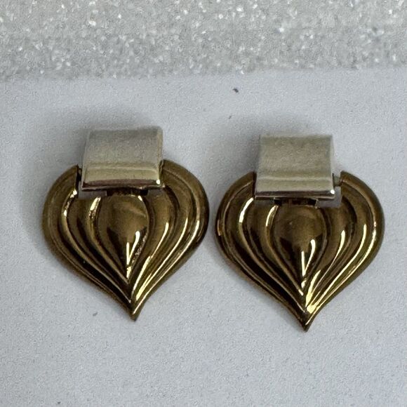 Vintage Sculpted Gold-Tone Heart Clip-On Earrings – Romantic 80s Statement - Picture 4 of 4